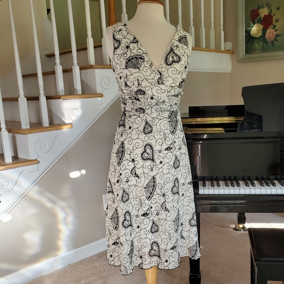 Beautifully flowing chiffon summer dress size 7 - Picture 3 of 5